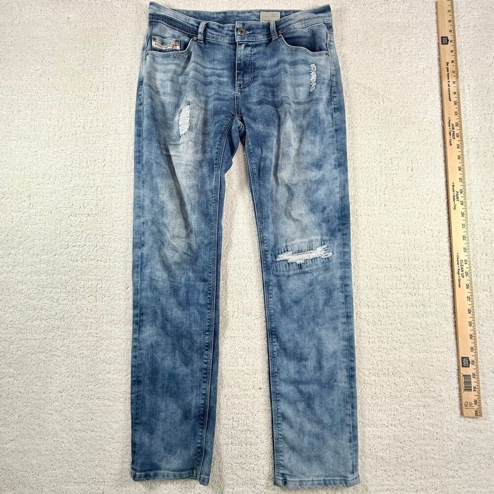Diesel Kid Thanaz J US Straight Leg Destroyed Vintage Loose Fit Jeans in Wash KX